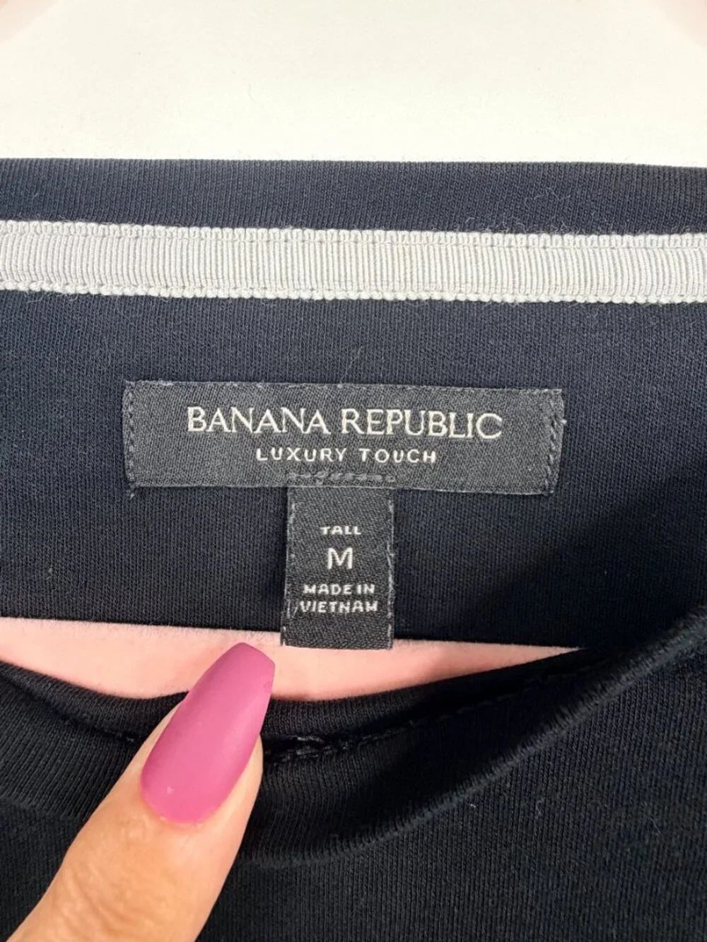 2/$30 Banana Republic Luxuy-Touch Crew-Neck T-Shirt Black Medium Tall #A2531